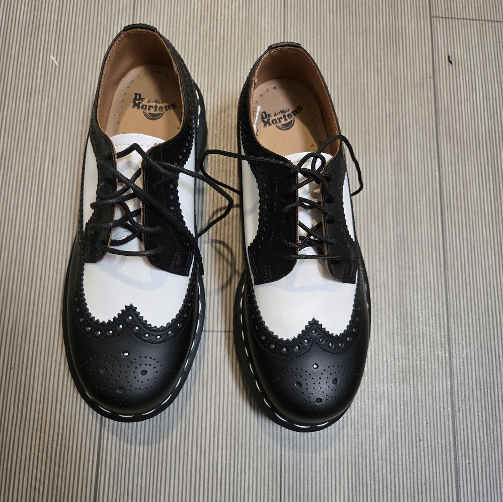 Dr. Martens Black and White women Brogue Shoes. Size 7